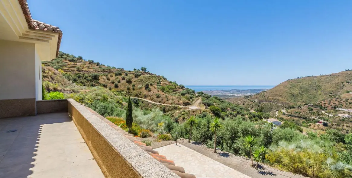 Sale of detached villa in Arenas 38