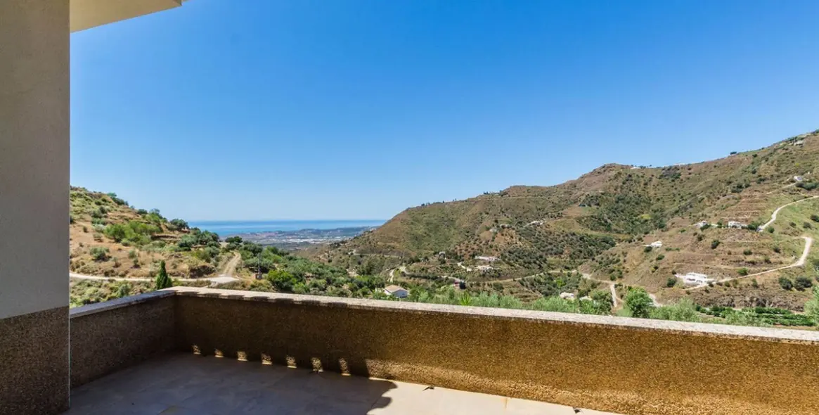 Sale of detached villa in Arenas 39