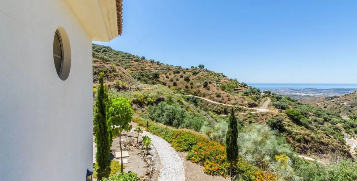 Sale of detached villa in Arenas 40