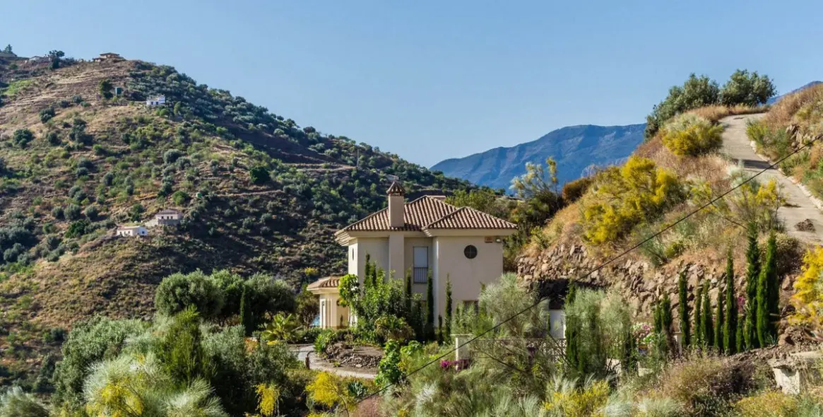 Sale of detached villa in Arenas 46