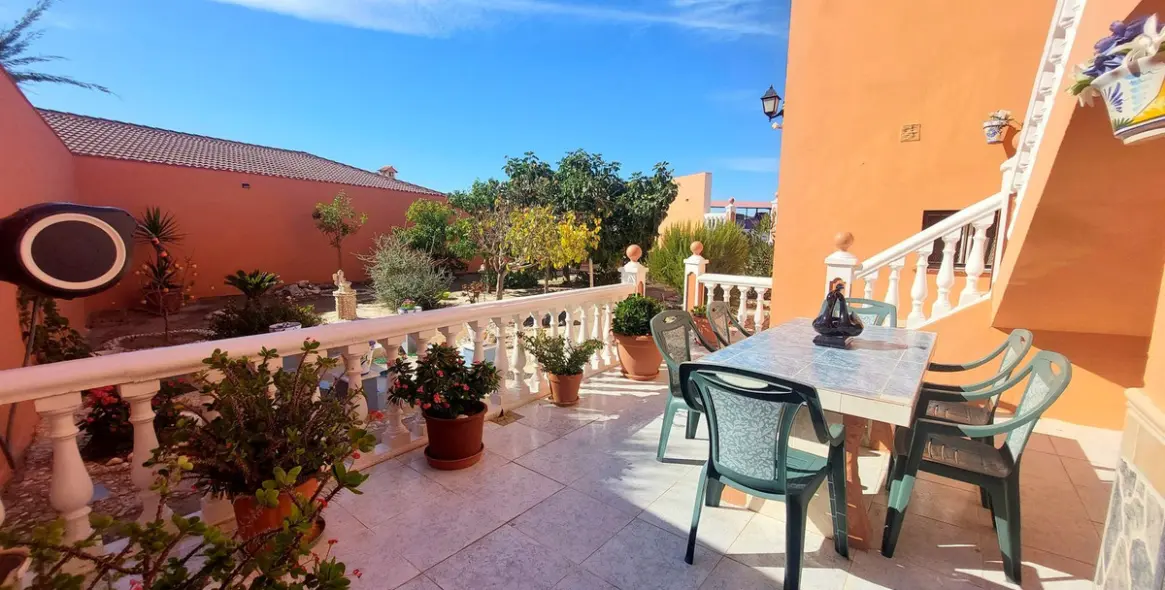 Продажа  отдельно стоящей виллы в Malaga (район Teatinos) 3