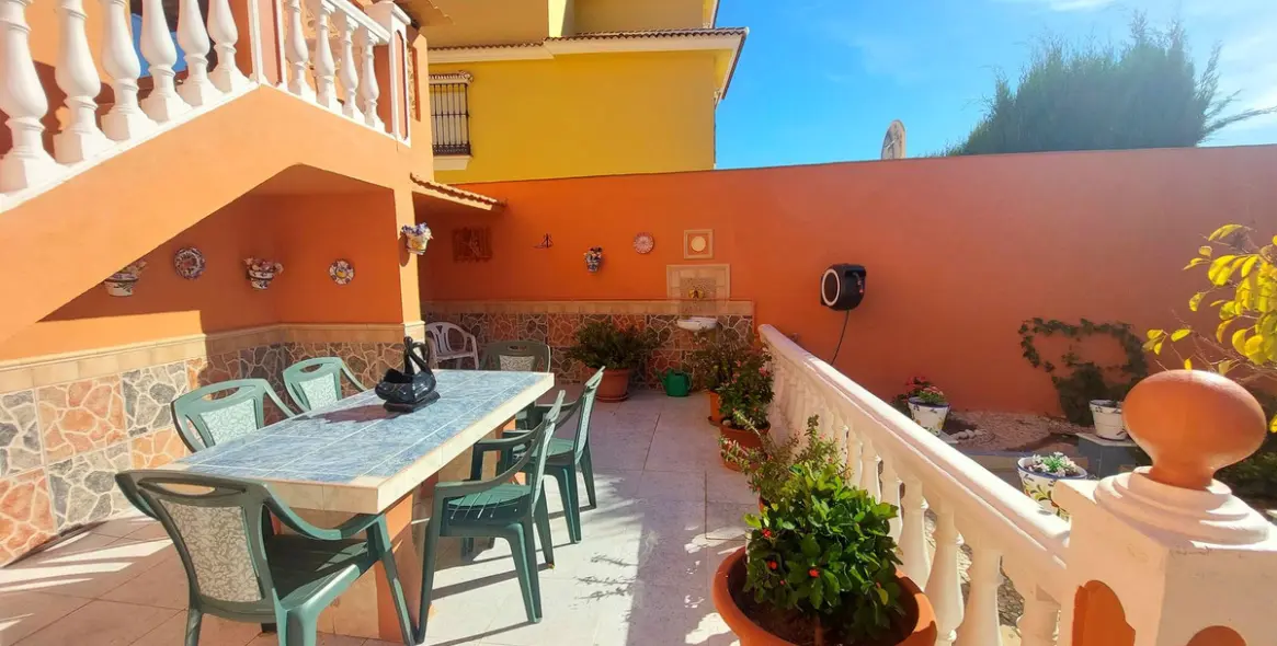 Продажа  отдельно стоящей виллы в Malaga (район Teatinos) 5