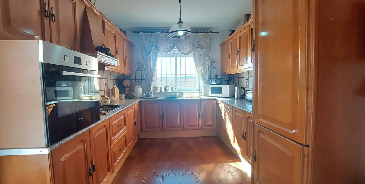 Продажа  отдельно стоящей виллы в Malaga (район Teatinos) 15