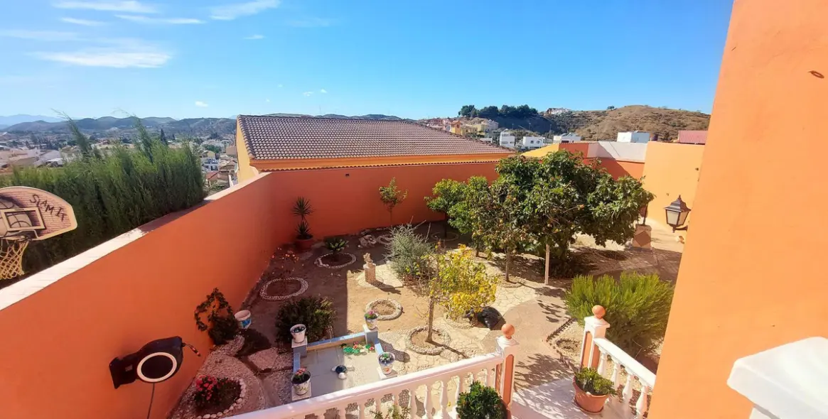 Продажа  отдельно стоящей виллы в Puerto de la Torre 1