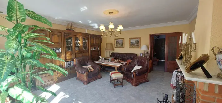 Продажа  отдельно стоящей виллы в Puerto de la Torre 1