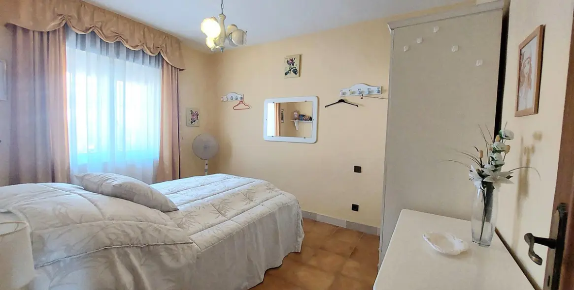 Продажа  отдельно стоящей виллы в Puerto de la Torre 25