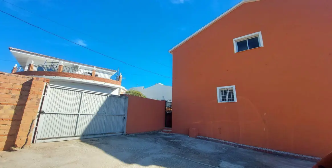 Продажа  отдельно стоящей виллы в Puerto de la Torre 29