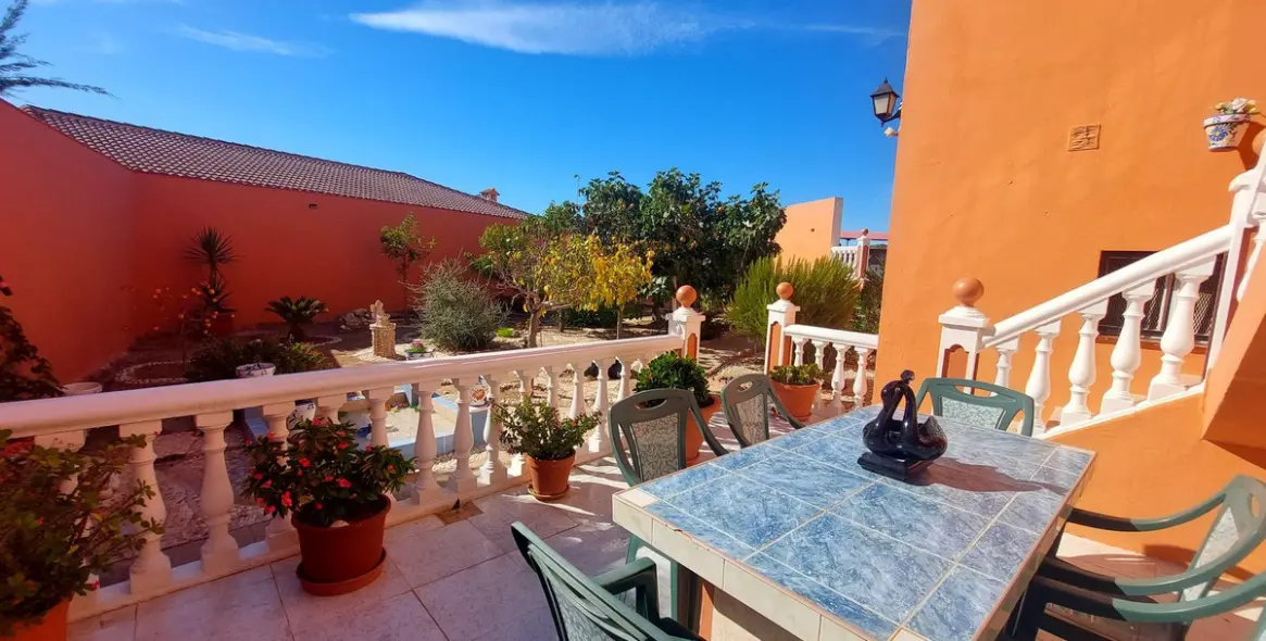 Продажа  отдельно стоящей виллы в Puerto de la Torre 40