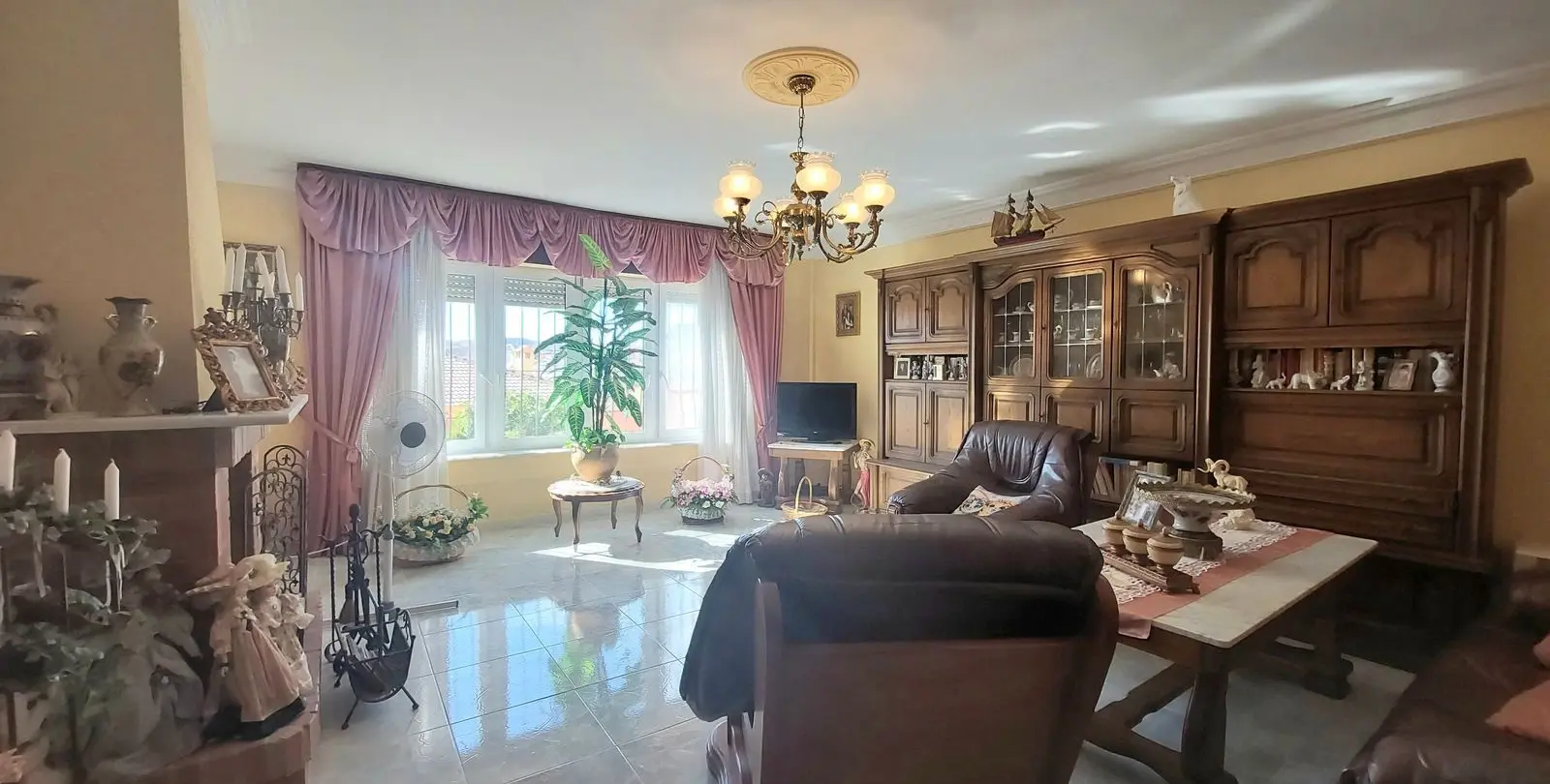 Sale of detached villa in Puerto de la Torre 16