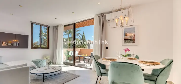 Middle floor apartment R4989442 0