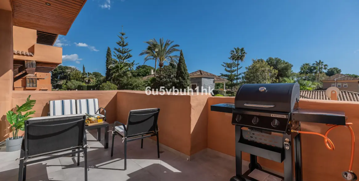 Продажа апартаментов на среднем этаже в Estepona 11