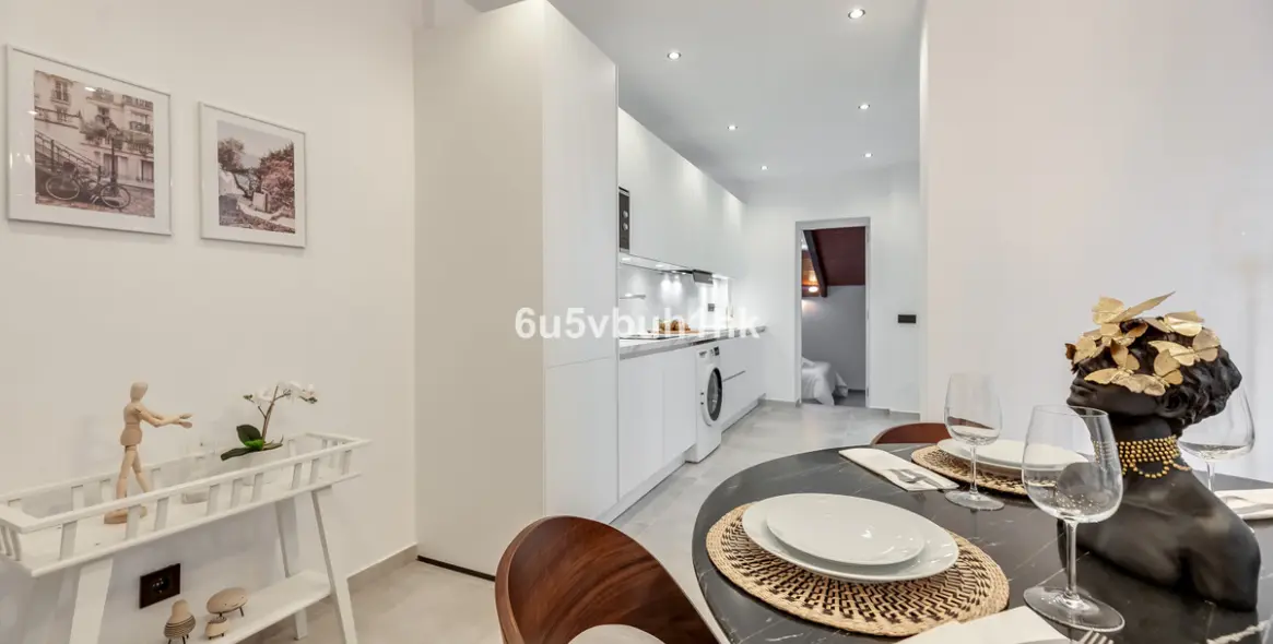 Venta de apartamento en planta media en Estepona 22