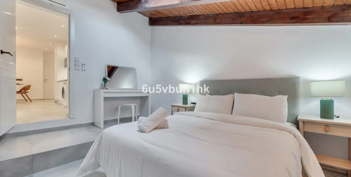 Venta de apartamento en planta media en Estepona 25