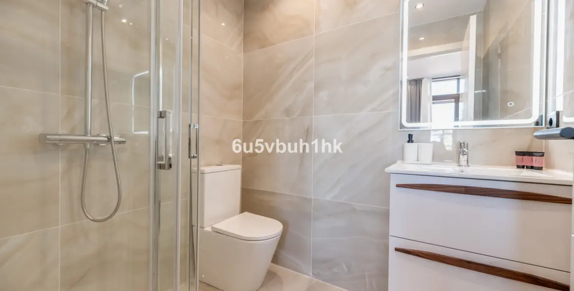 Venta de apartamento en planta media en Estepona 27