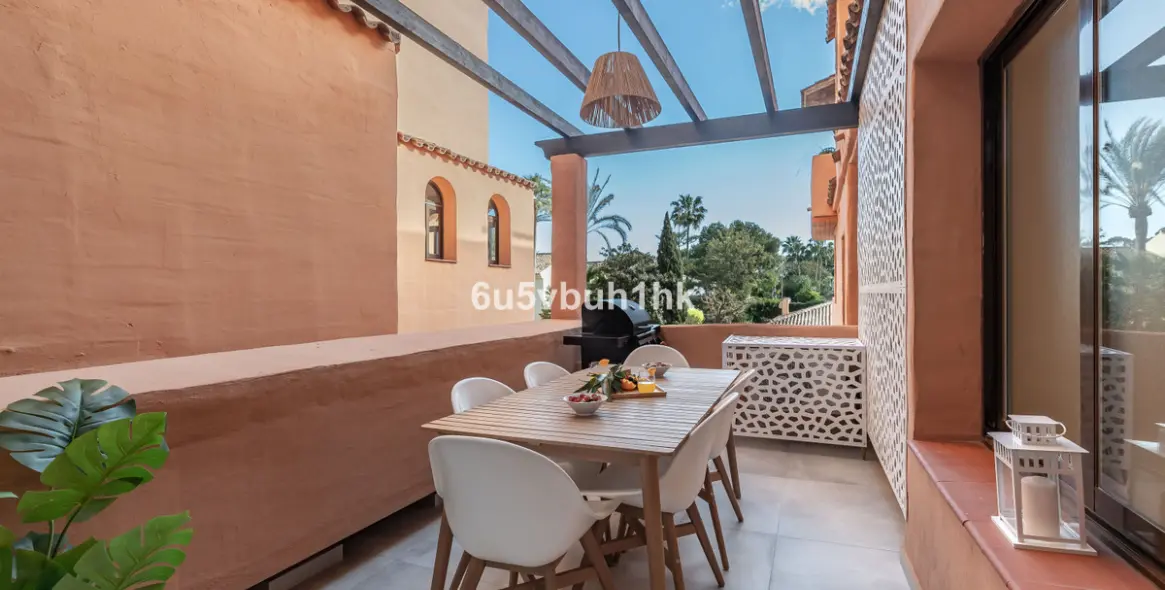 Venta de apartamento en planta media en Estepona 29