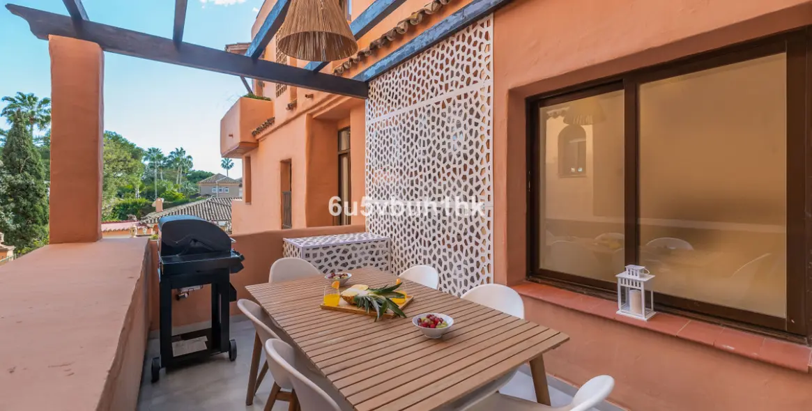 Venta de apartamento en planta media en Estepona 30