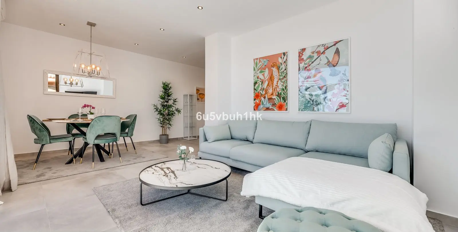Sale of middle floor apartment in Estepona 1