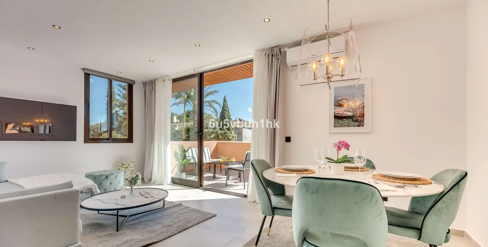 Sale of middle floor apartment in Estepona 3