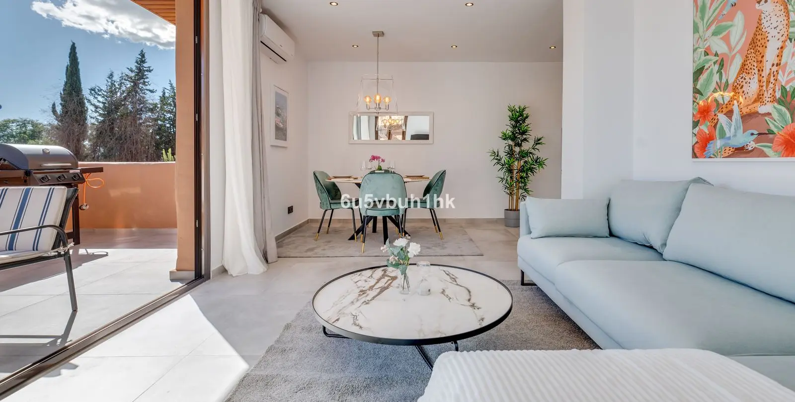 Sale of middle floor apartment in Estepona 4