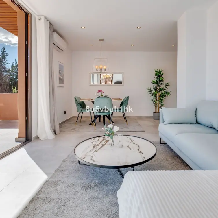 Продажа апартаментов на среднем этаже в Estepona