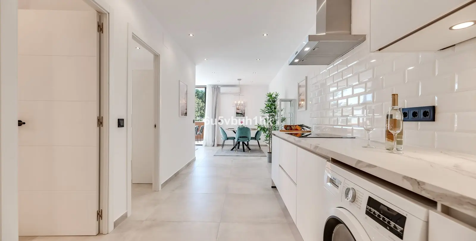 Sale of middle floor apartment in Estepona 5