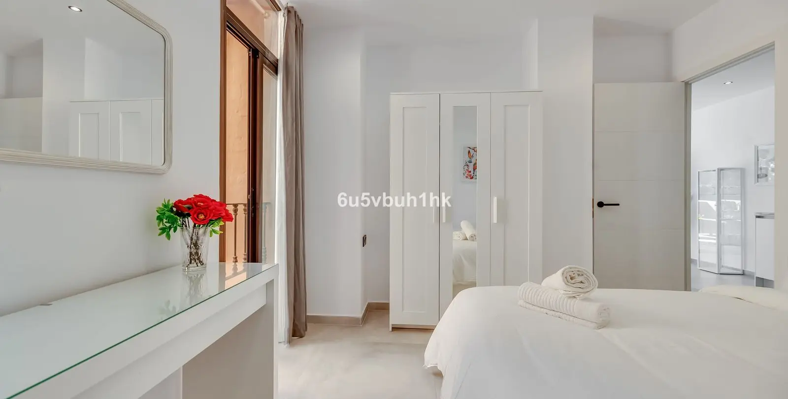 Sale of middle floor apartment in Estepona 8