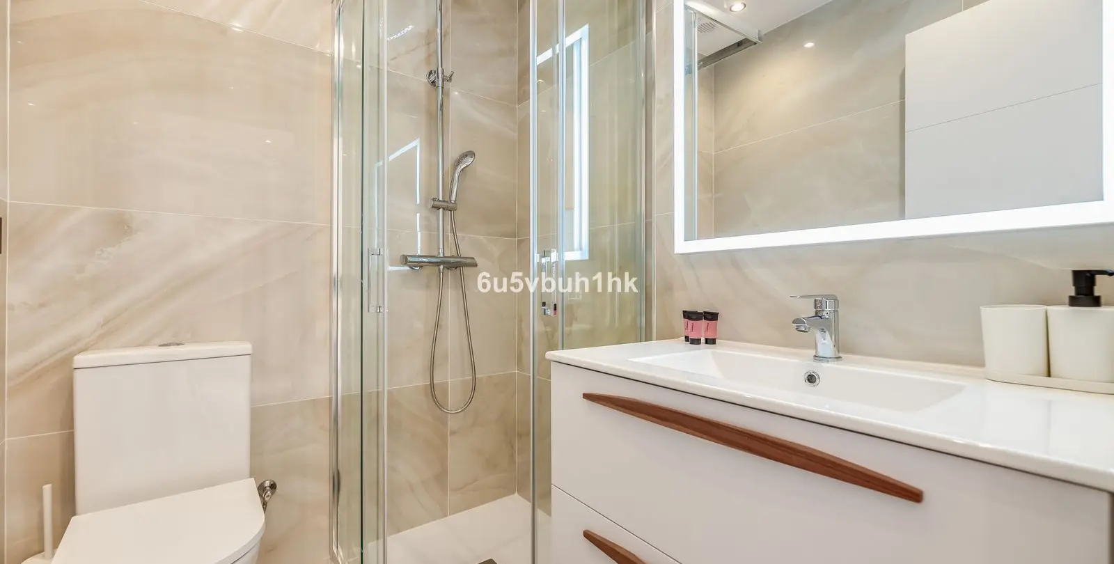 Sale of middle floor apartment in Estepona 9