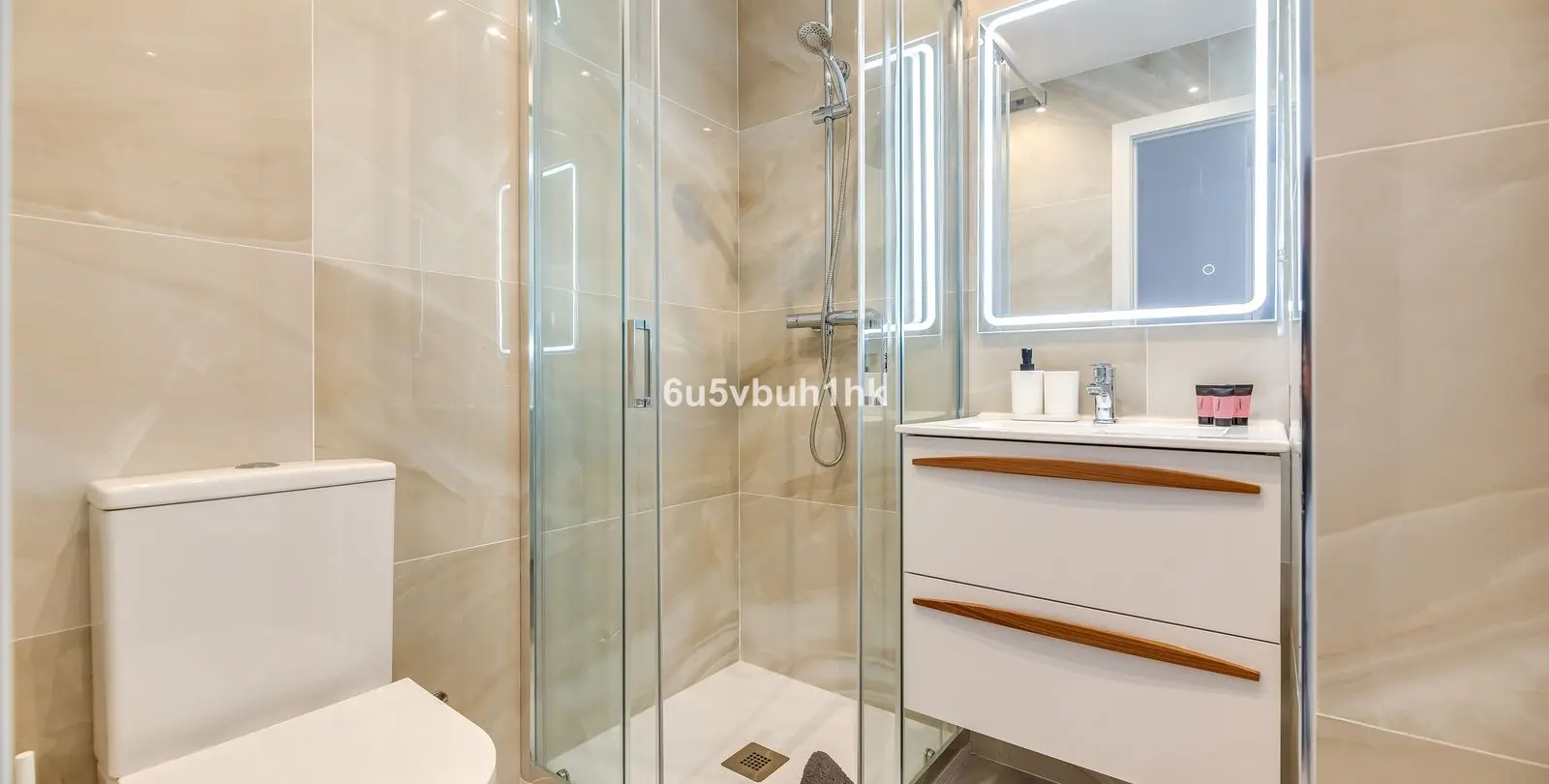 Sale of middle floor apartment in Estepona 10