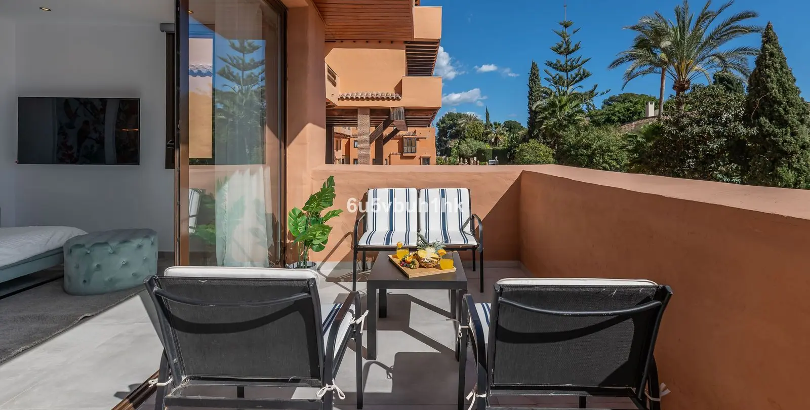 Sale of middle floor apartment in Estepona 12