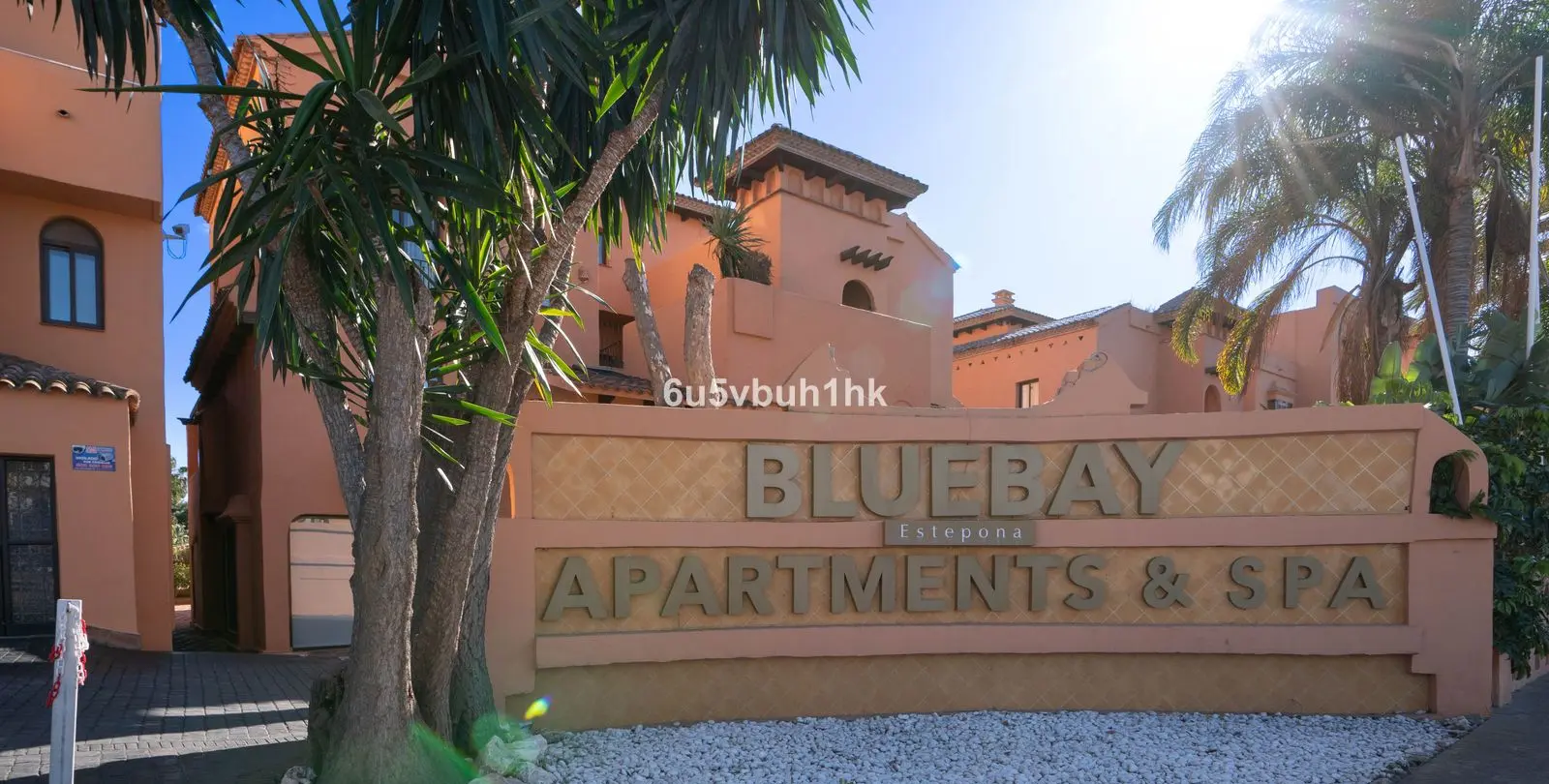 Sale of middle floor apartment in Estepona 14