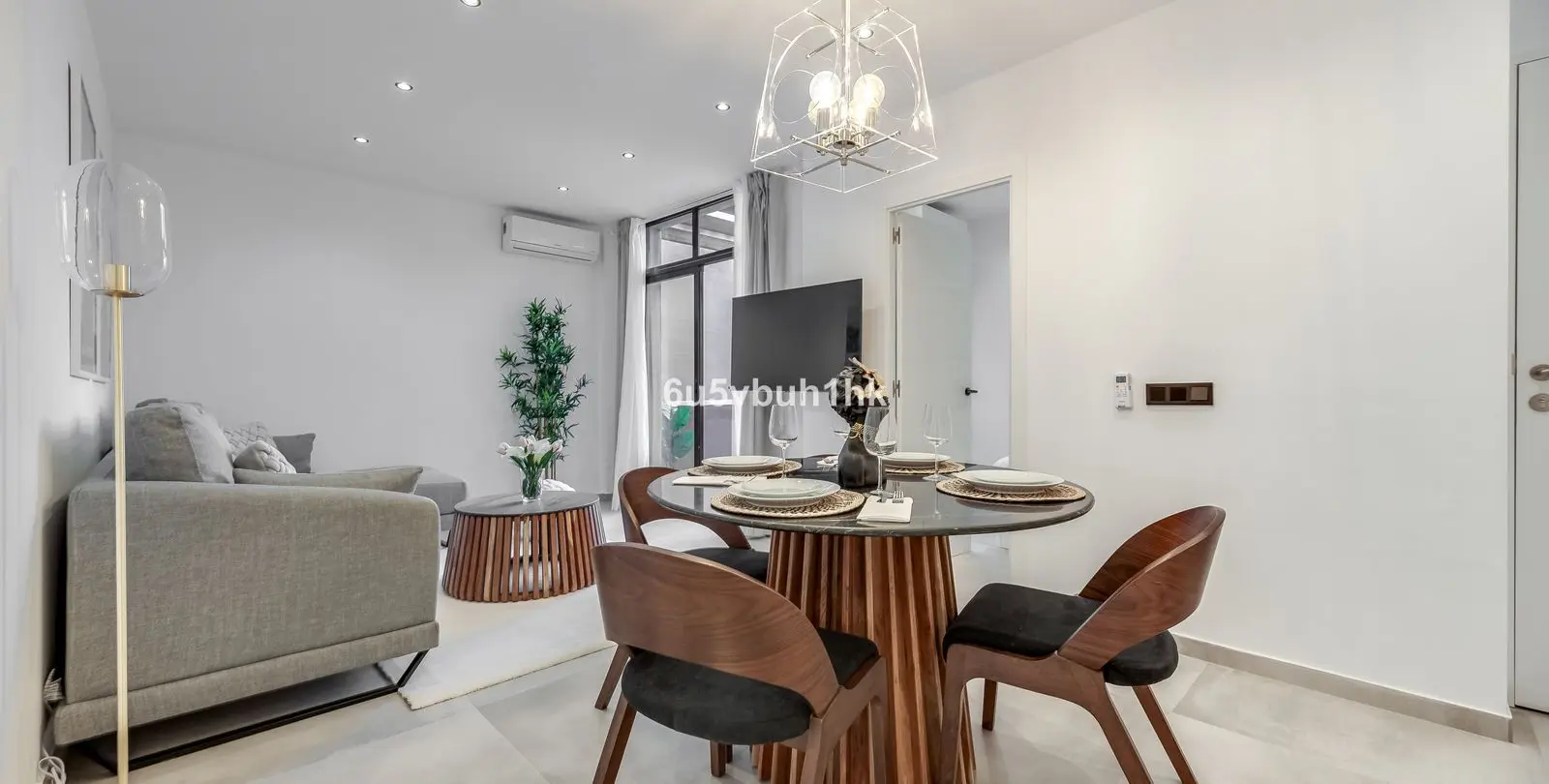 Sale of middle floor apartment in Estepona 17