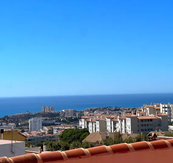 Продажа дома на две семьи в Benalmadena