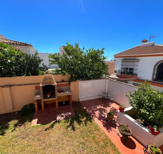 Продажа дома на две семьи в Benalmadena