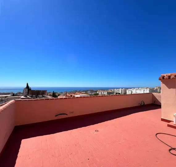 Продажа дома на две семьи в Benalmadena