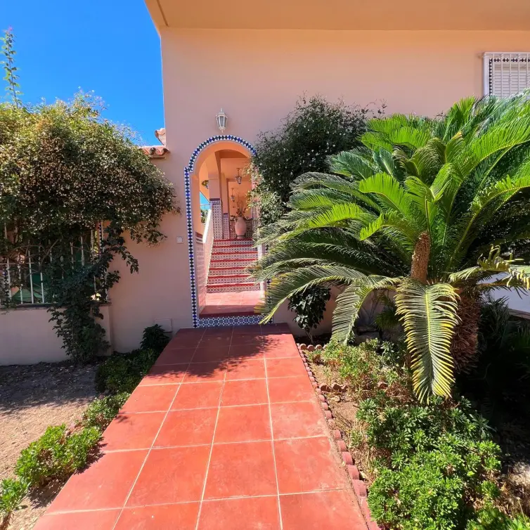 Продажа дома на две семьи в Benalmadena