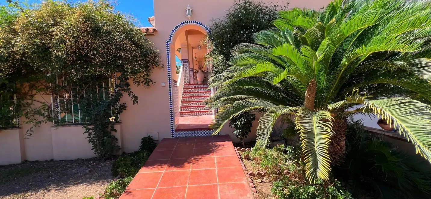 Продажа дома на две семьи в Benalmadena 0