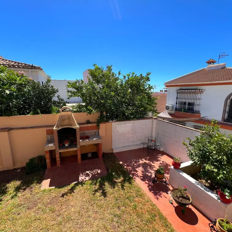 Продажа дома на две семьи в Benalmadena