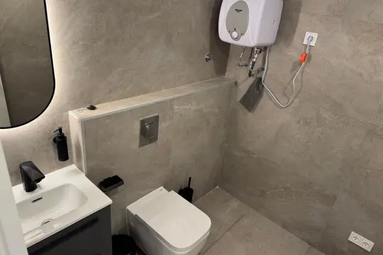 Image 6 thumb