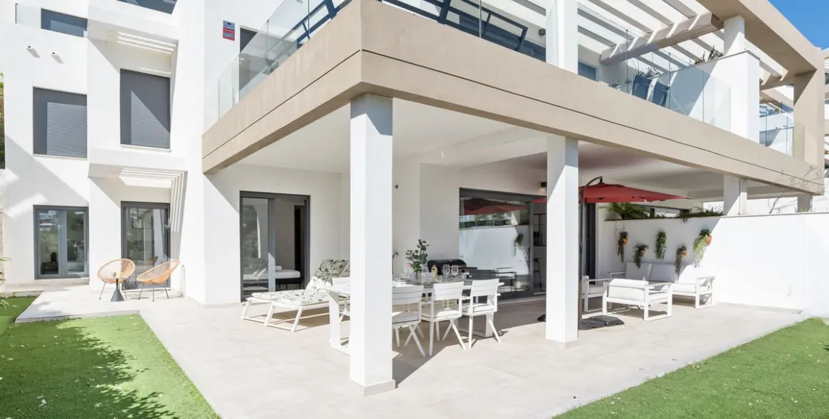 Продажа апартаментов на первом этаже в Estepona 1