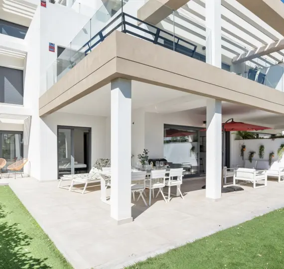 Продажа апартаментов на первом этаже в Estepona