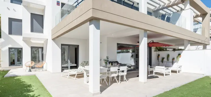 Продажа апартаментов на первом этаже в Estepona 0