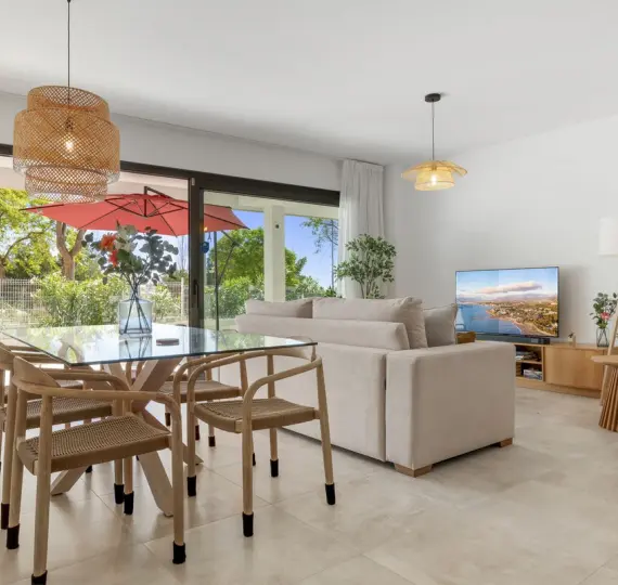 Продажа апартаментов на первом этаже в Estepona