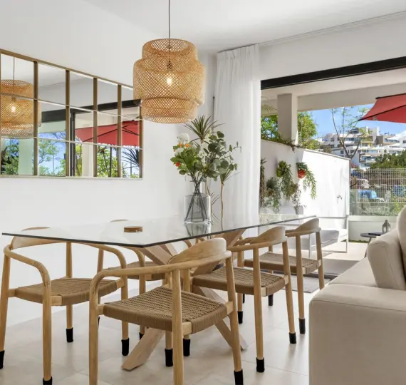 Продажа апартаментов на первом этаже в Estepona