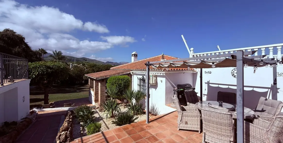 Sale of detached villa in Coín 2