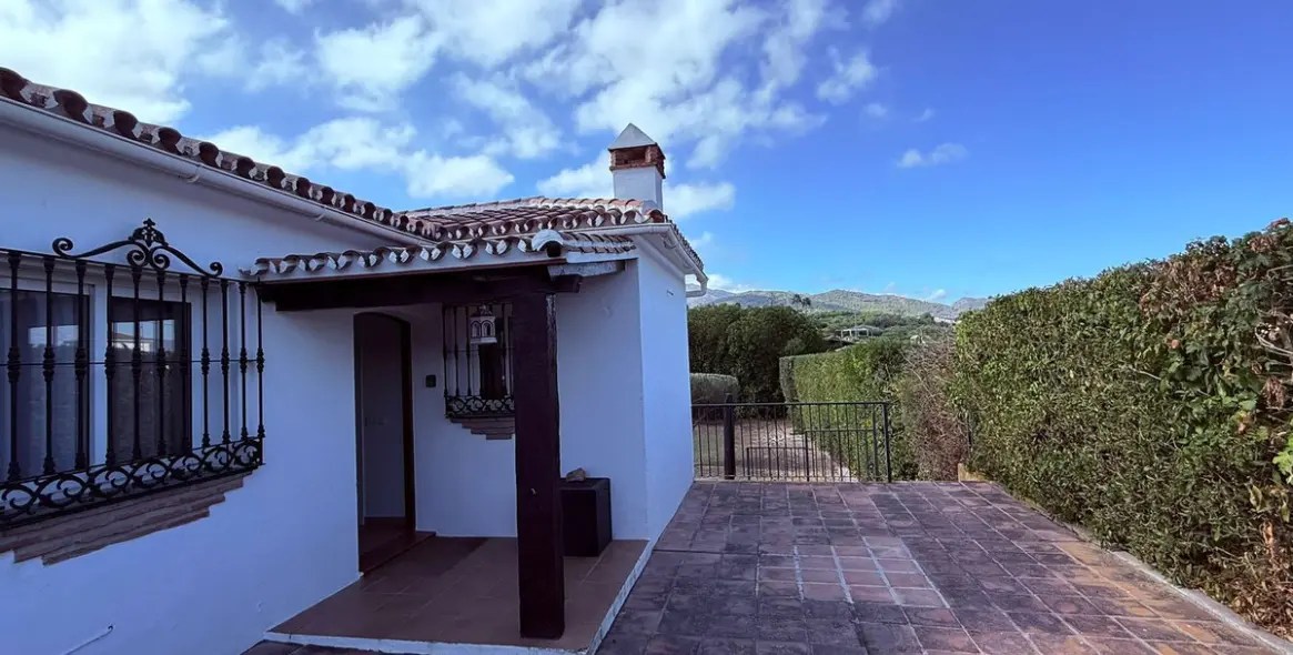 Sale of detached villa in Coín 10
