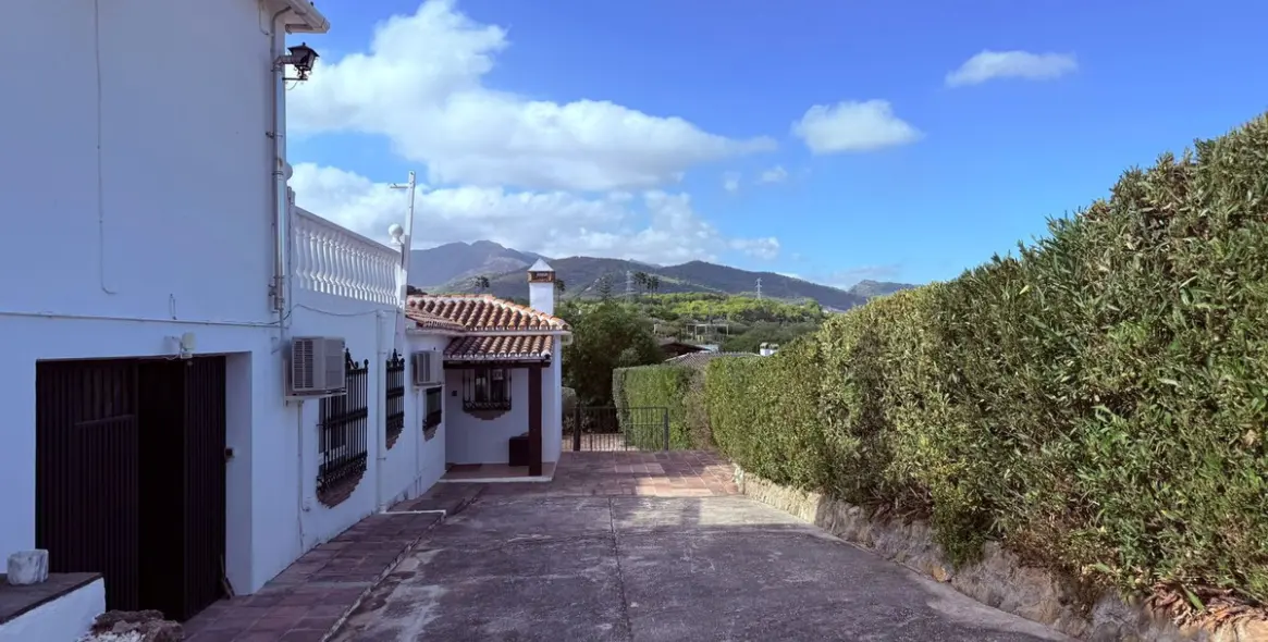 Sale of detached villa in Coín 12