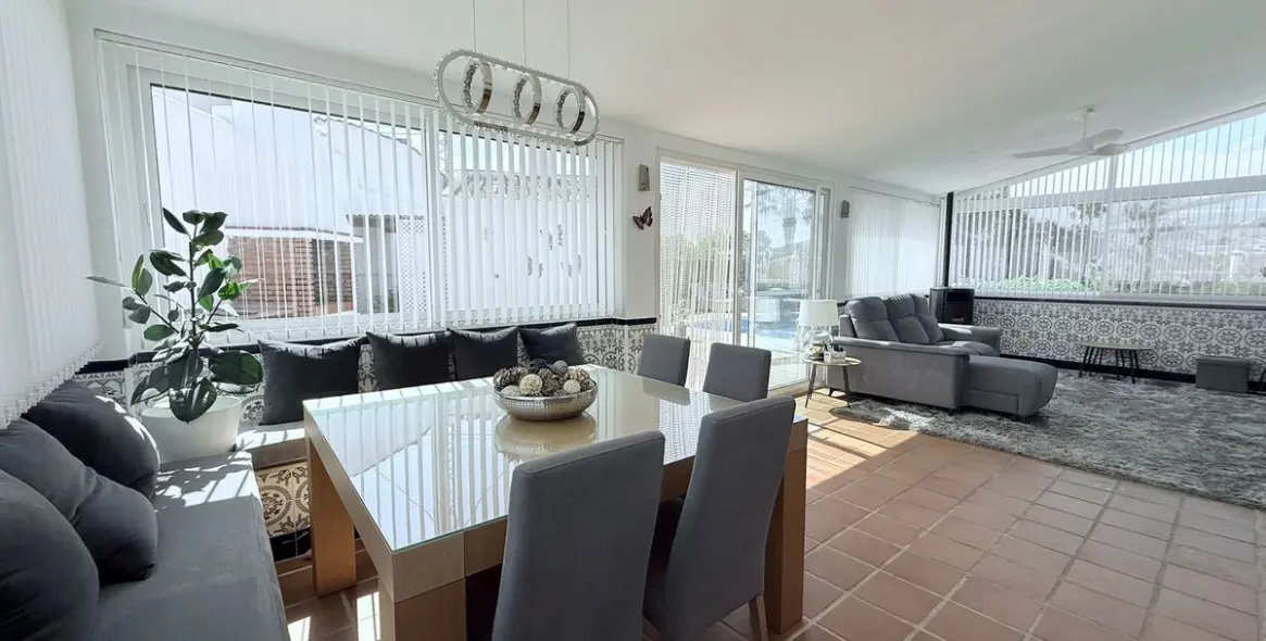 Sale of detached villa in Coín 16