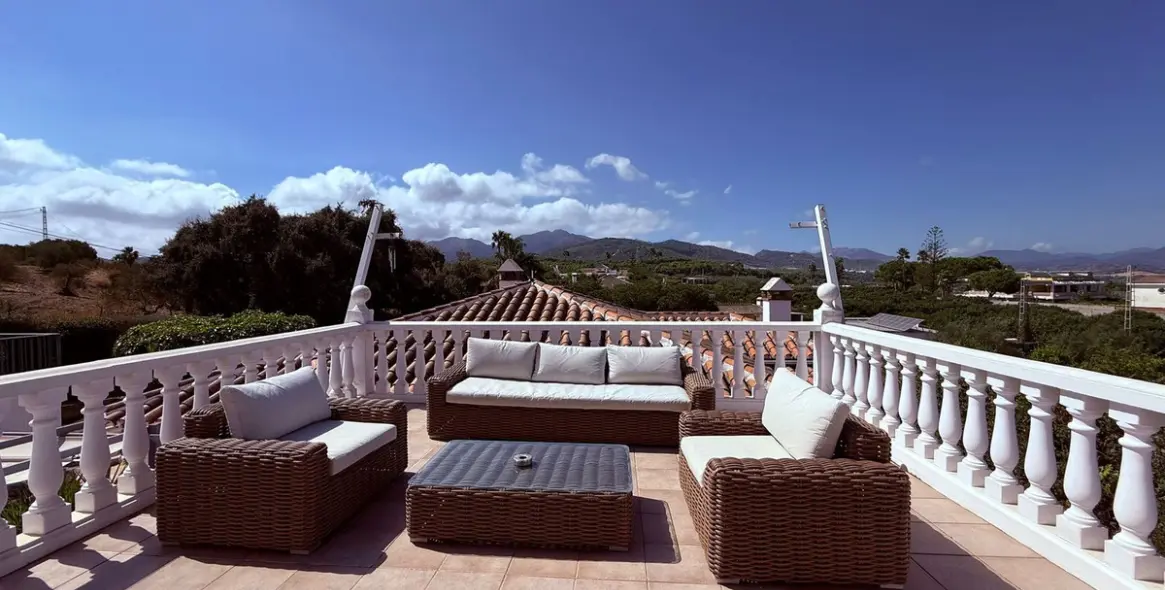 Продажа  отдельно стоящей виллы в Coín 24