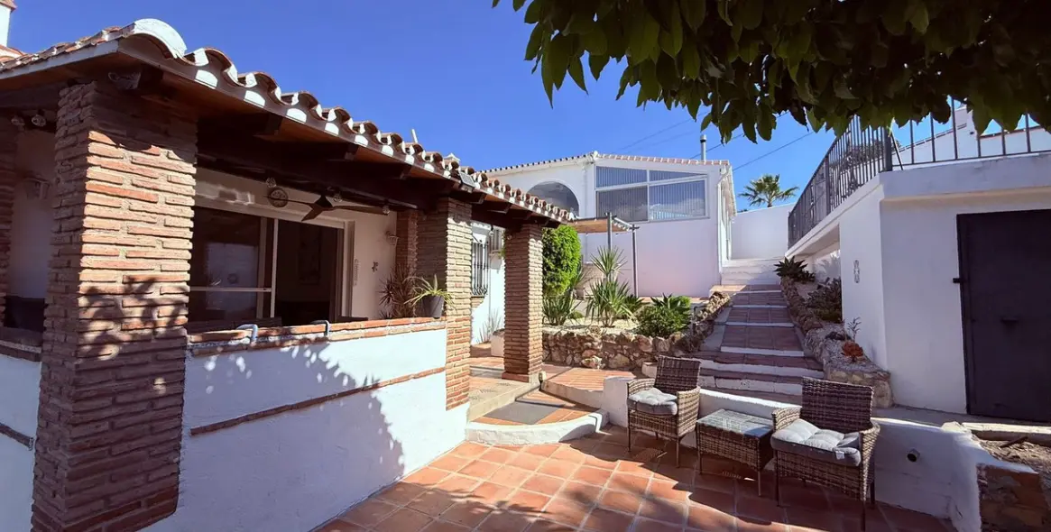 Продажа  отдельно стоящей виллы в Coín 35