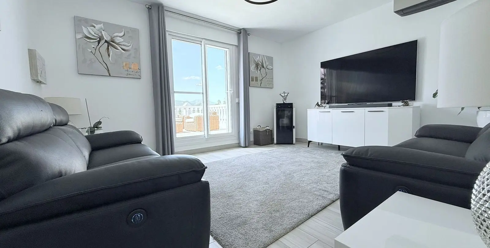 Sale of detached villa in Coín 25